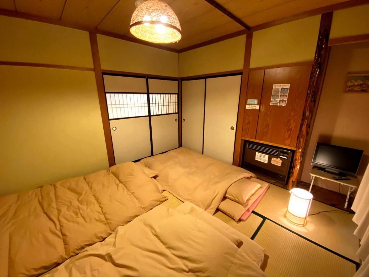 J-Hoppers Hida Takayama Guest House Eksteriør billede